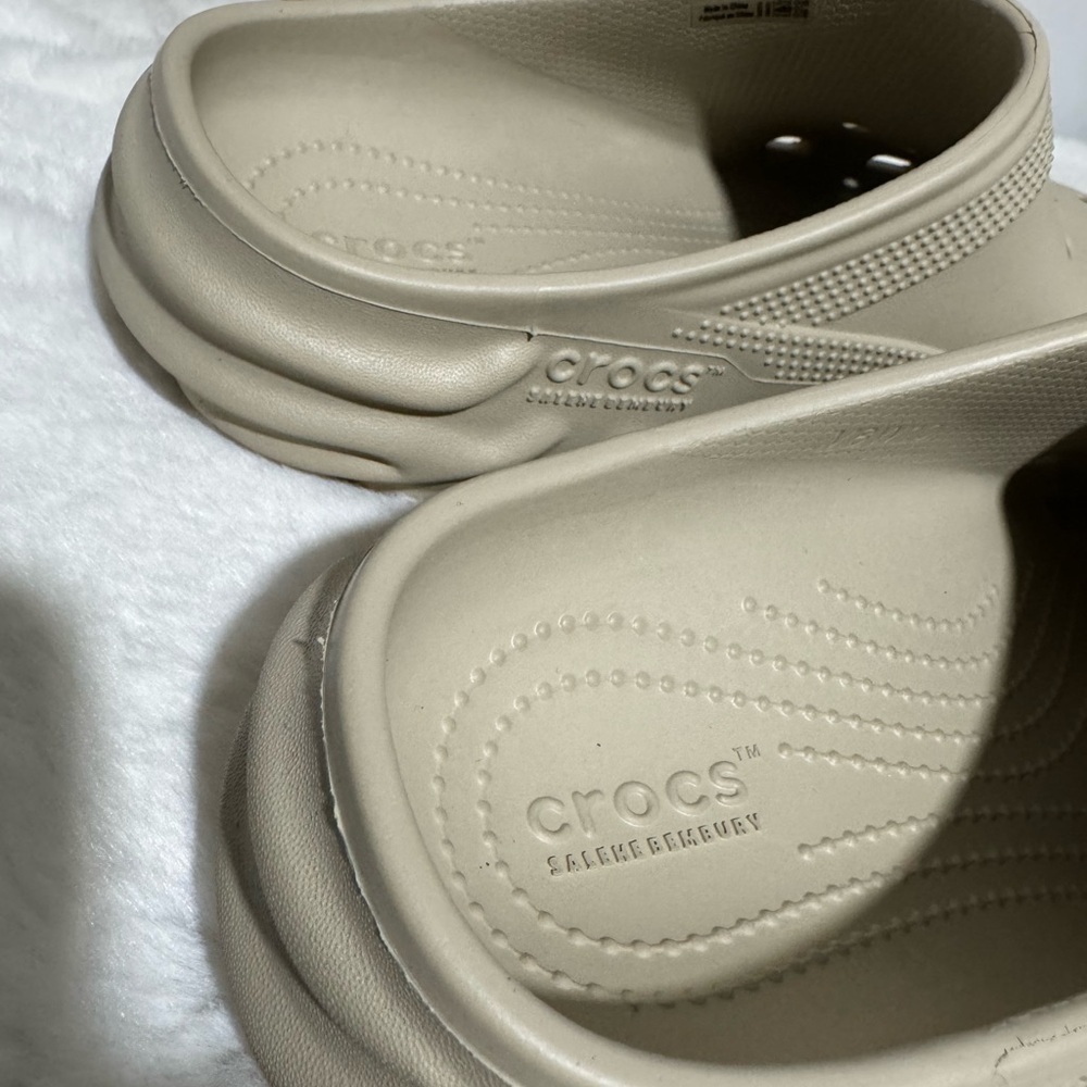 Crocs Salene Bembury Unisex Beige Clogs - Picture 3 of 6